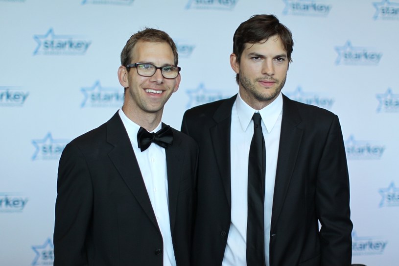 Ashton i Michael Kutcher /Adam Bettcher /Getty Images