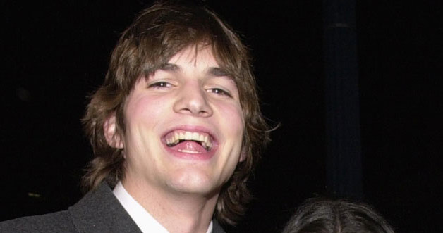 Ashton Kutcher i Mila Kunis w 2000 roku. /Chris Weeks /Getty Images