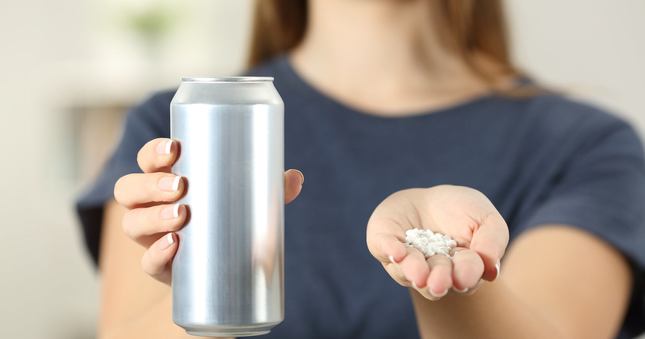 Aspartamem słodzone są niskokaloryczne napoje gazowane, jogurty i batony, reklamowane jako zdrowsze. Znajduje się on również w słodzikach i produktów dla diabetyków /123RF/PICSEL