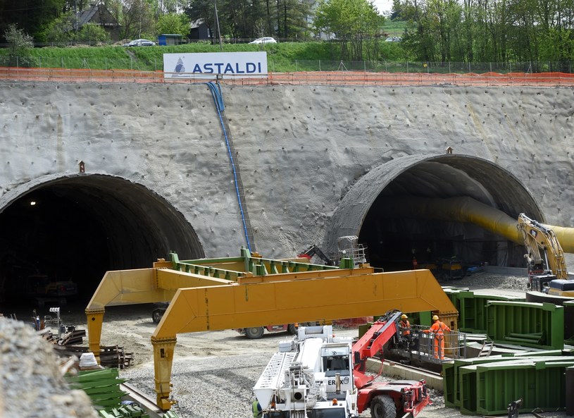 Astaldi m.in. buduje tunel w ciągu Zakopianki /Marek Lasyk  /Reporter