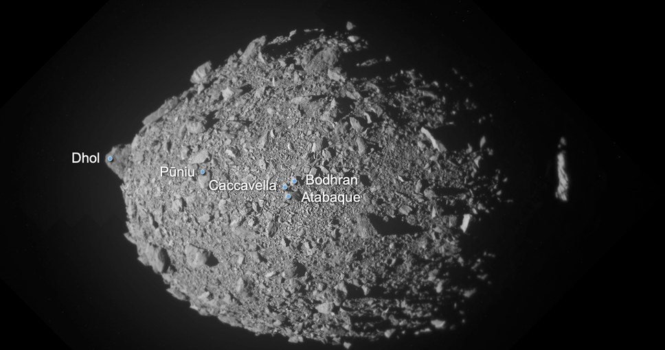 Asteroida Dimorphos widoczna z pokładu statku DART wysłanego przez NASA. /NASA/Johns Hopkins APL /materiał zewnętrzny