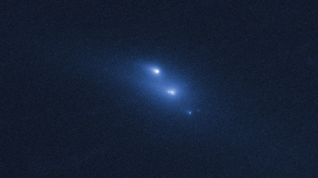 Asteroida P/2013 R3 widoczna 29 października 2013 roku. Fot. NASA, ESA, D. Jewitt (UCLA) /NASA