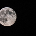 Asteroida uderzy w Księżyc? Naukowcy przewidują skutki dla Ziemi