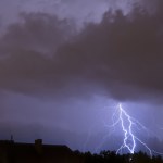 Astma burzowa. Nietypowa przypadłość wraz z nadejściem burzy