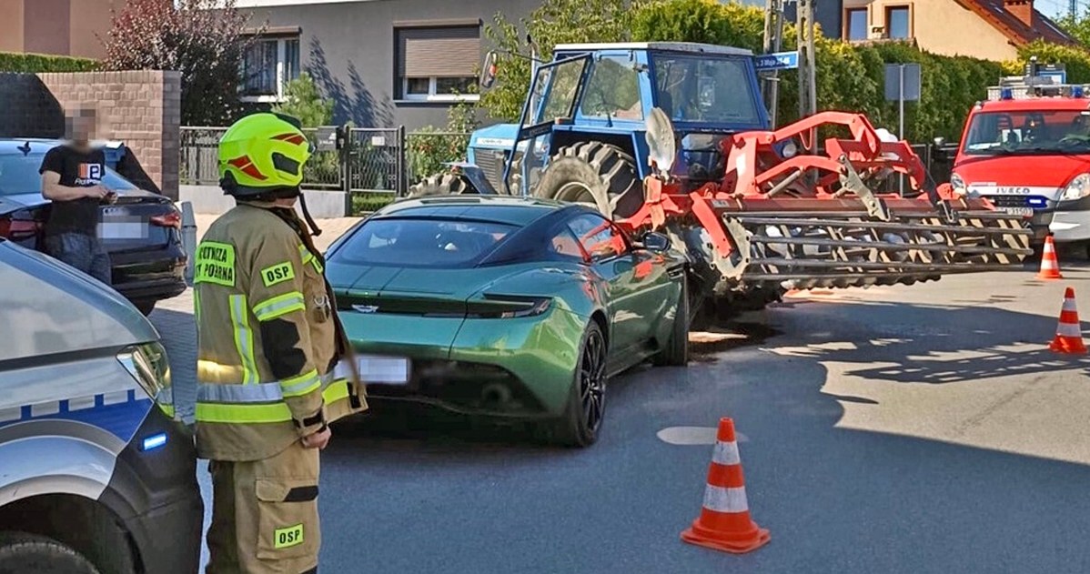 Aston Martin DB12 zderzył się z Ursusem. Policja ukarała obu kierowców /Policja