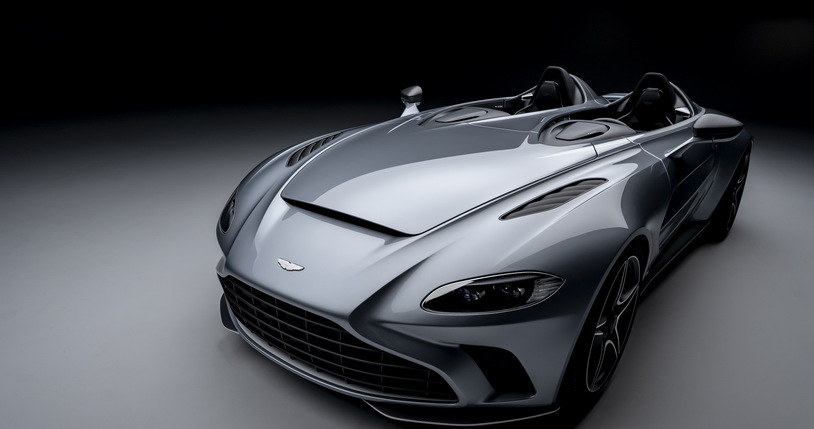 Aston Martin V12 Speedster /Aston Martin