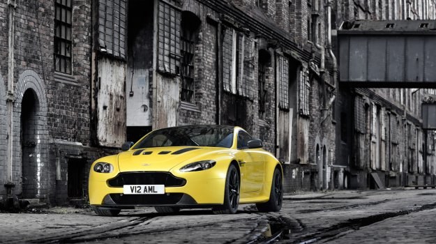 Aston Martin V12 Vantage S otrzymał wlot powietrza nawiązujący kształtem do prototypu CC100. /Aston Martin