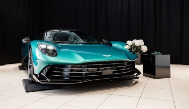 Aston Martin Valhalla trafił na polskie drogi. 1079 KM i ponad 4 mln zł