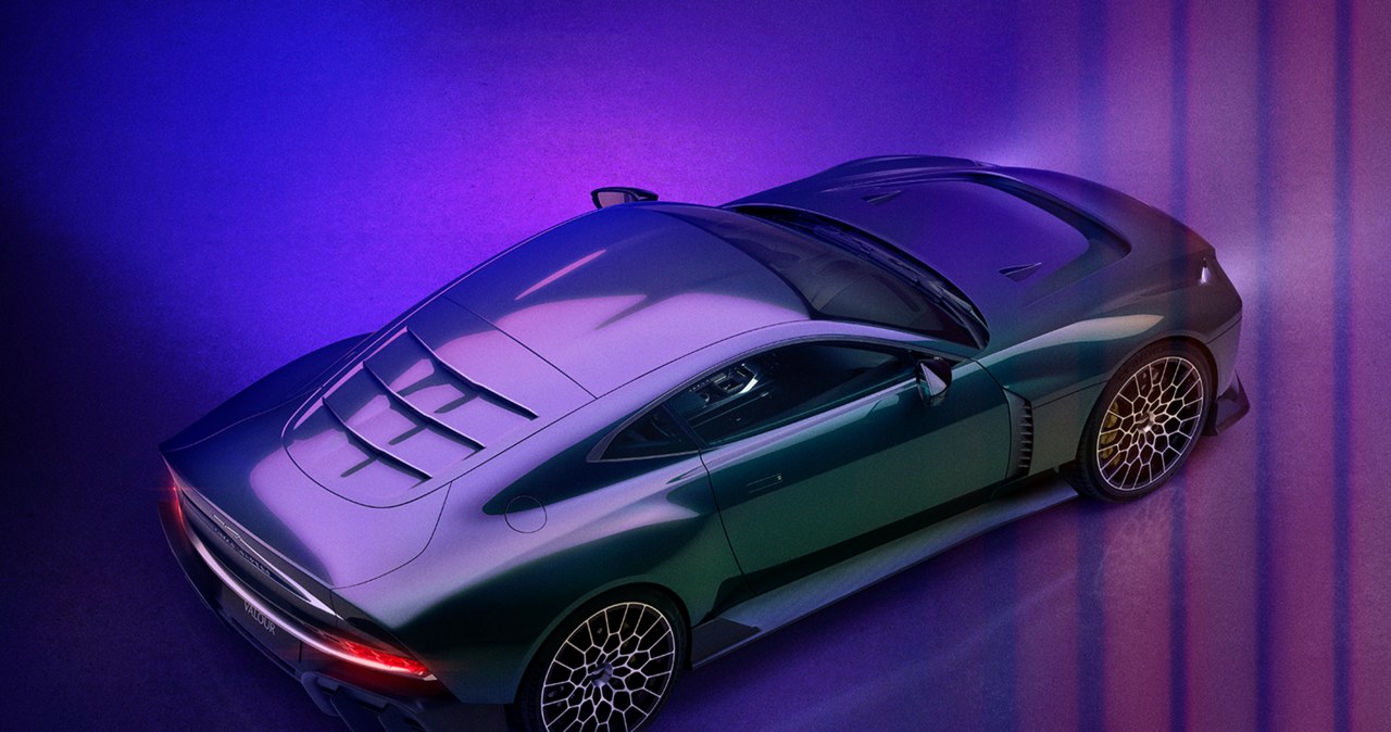 Aston Martin Valour został wyceniony na milion dolarów. Wszystkie auta wyprzedały się w dwa tygodnie /Aston Martin