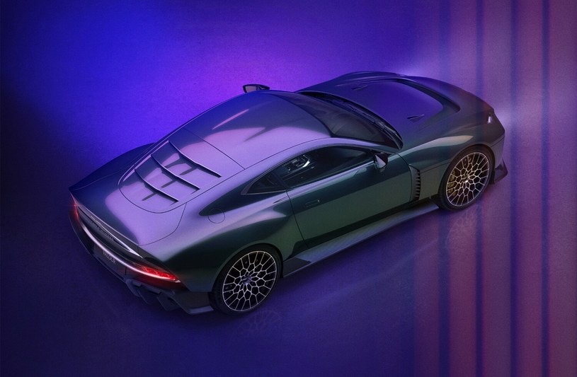 Aston Martin Valour /materiały prasowe