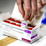 AstraZeneca uspokaja: Nie ma dowodów na zwiększone ryzyko zakrzepów krwi z powodu szczepionki