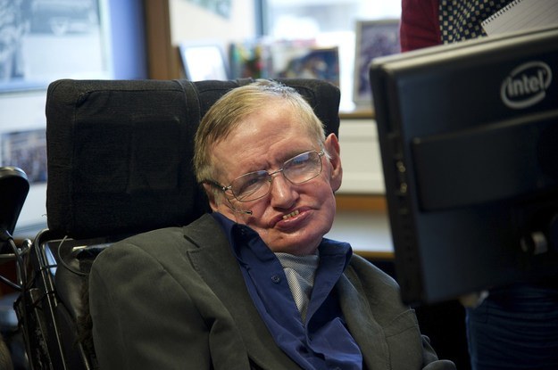 Astrofizyk Stephen Hawking przedstawił swój sposób na "życie wieczne" /AFP