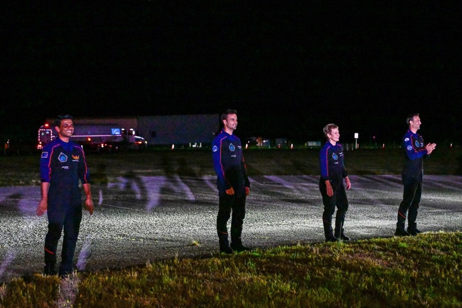Astronauci biorący udział w misji Ax-4 podczas pożegnania z bliskimi w Centrum Kosmicznym Johna F. Kennedy’ego /GIORGIO VIERA/AFP /East News