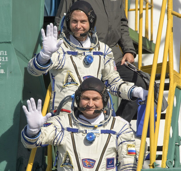 Astronauci Nick Hague i Aleksiej Owczinin przed startem /Bill Ingalls / NASA / HANDOUT /PAP/EPA