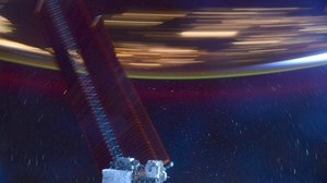 Astronauta oddał na zdjęciu prędkość 28 tysięcy km/h, z jaką orbituje kosmiczny dom