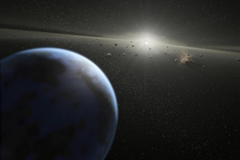 Astronomowie odkryli kilkudziesiąt nowych rodzin asteroid /AFP