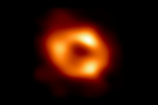 Astronomowie "zrobili zdjęcie" czarnej dziury w centrum Drogi Mlecznej /Event Horizon Telescope collaboration /