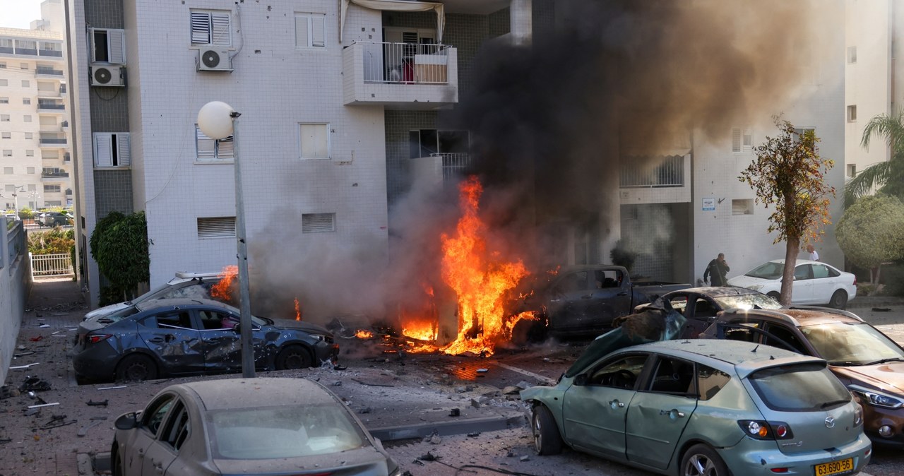 Aszkelon, Izrael, 7 października. Tego dnia radykalne ugrupowanie palestyńskich bojowników - Hamas - rozpoczęło działania zbrojne na terytorium Izraela. W pierwszej wazie wystrzelono ponad 2 tys. rakiet /AHMAD GHARABLI / AFP /AFP