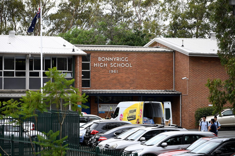 Atak 16-letniego nożownika w szkole w Sydney /PAP/EPA