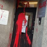 Atak na polski konsulat. Czerwona farba i obraźliwe hasła w sercu Europy