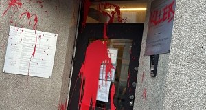 Atak na polski konsulat. Czerwona farba i obraźliwe hasła w sercu Europy