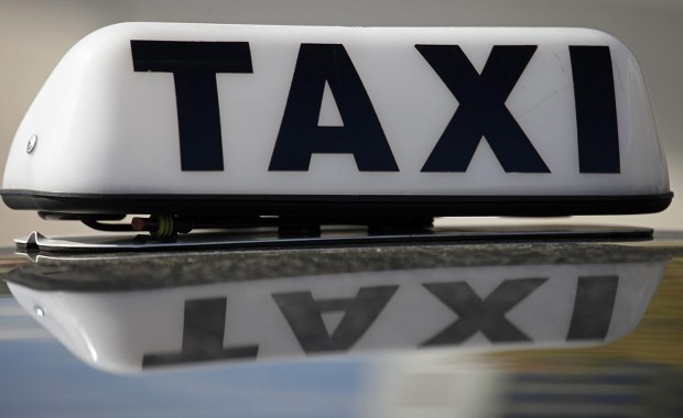 Atak na taksówkarza w Krakowie. Co zeznał ranny kierowca?