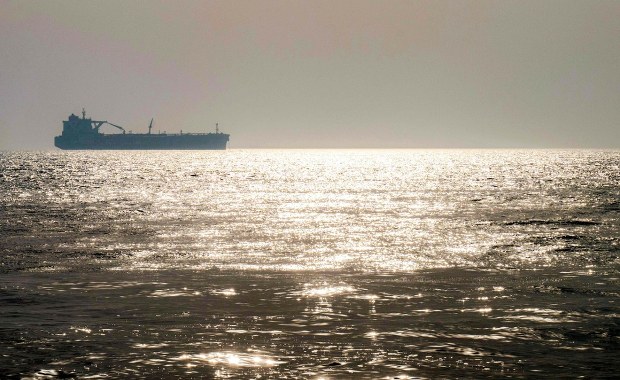 Atak na tankowce na wodach Iraku. Uratowano ponad 50 osób