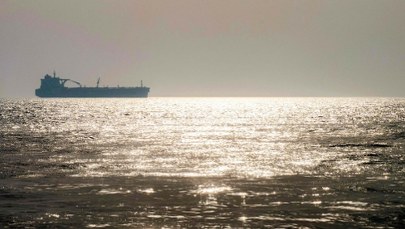 Atak na tankowce na wodach Iraku. Uratowano ponad 50 osób