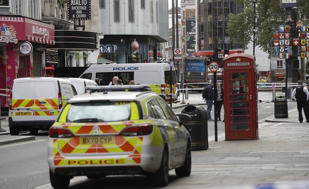Atak nożownika w centrum Londynu. Rannych dwóch policjantów