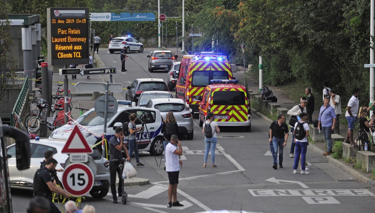 ​Atak nożownika w Lyonie. Sprawca miał krzyczeć, że "ludzie nie czytają Koranu"