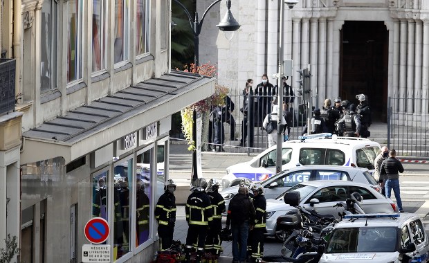 Atak nożownika w Nicei. Są ofiary, jednej sprawca odciął głowę  