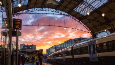 Atak nożownika w pociągu w Anglii. Są ranni