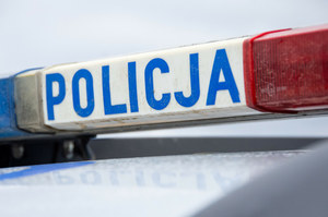 Atak nożownika w Warszawie. 27-latek w szpitalu, trwa obława