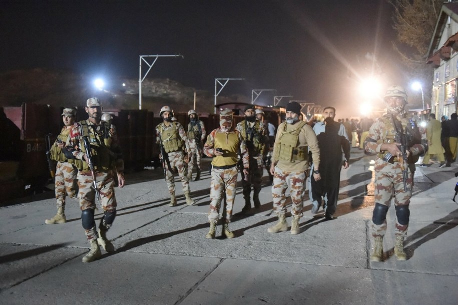 Atak rebeliantów na pociąg w Pakistanie /BANARAS KHAN/AFP /East News