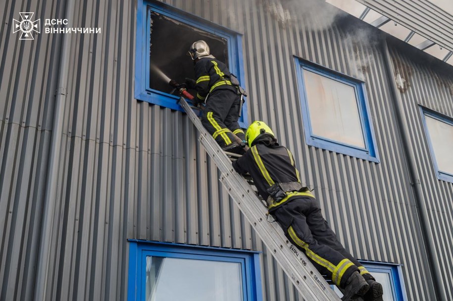 Atak Rosjan na fabrykę Grupy Barlinek w Ukrainie . 16.072025 /Państwowa Służba Ratownicza Ukrainy /