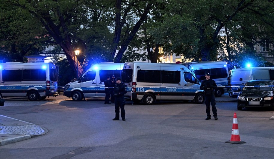 Atak siekierą na Uniwersytecie Warszawskim, 7 maja 2025. Komunikat uczelni /Radek Pietruszka /PAP