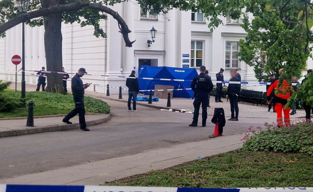 Atak siekierą na Uniwersytecie Warszawskim. Jedna osoba nie żyje, druga ciężko ranna