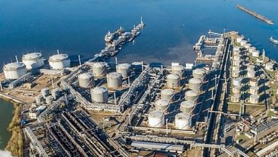 Atak ukraińskich dronów na bazę paliw w obwodzie leningradzkim