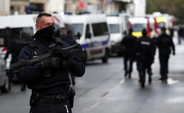Atak w pobliżu dawnej siedziby "Charlie Hebdo". Schwytano dwóch podejrzanych