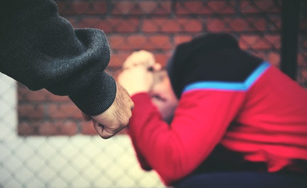 Atak z użyciem maczety w Krakowie. Wiek napastników bulwersuje