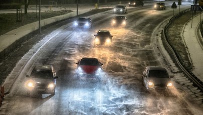 Atak zimy na północy Polski. Na S7 utknęło kilkaset aut