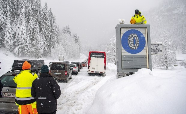 Atak zimy w Austrii. Wioski odcięte od świata, zaginieni narciarze