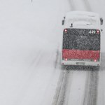 Atak zimy w Polsce. Setki interwencji służb i utrudnienia na drogach [RELACJA] 