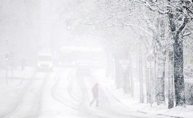 Atak zimy w Szwajcarii. dziesiątki wypadków, wzrosło zagrożenie lawinowe