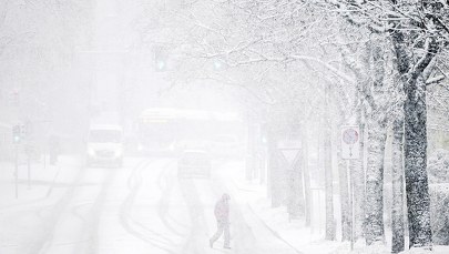 Atak zimy w Szwajcarii. dziesiątki wypadków, wzrosło zagrożenie lawinowe