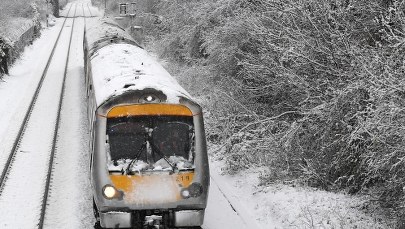 Atak zimy w Wielkiej Brytanii. Drogowcy i kolejarze zaskoczeni