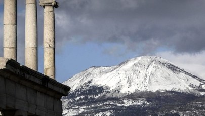 Atak zimy we Włoszech. Kilka miejscowości odciętych od świata, problemy na kolei, odwołane wybory