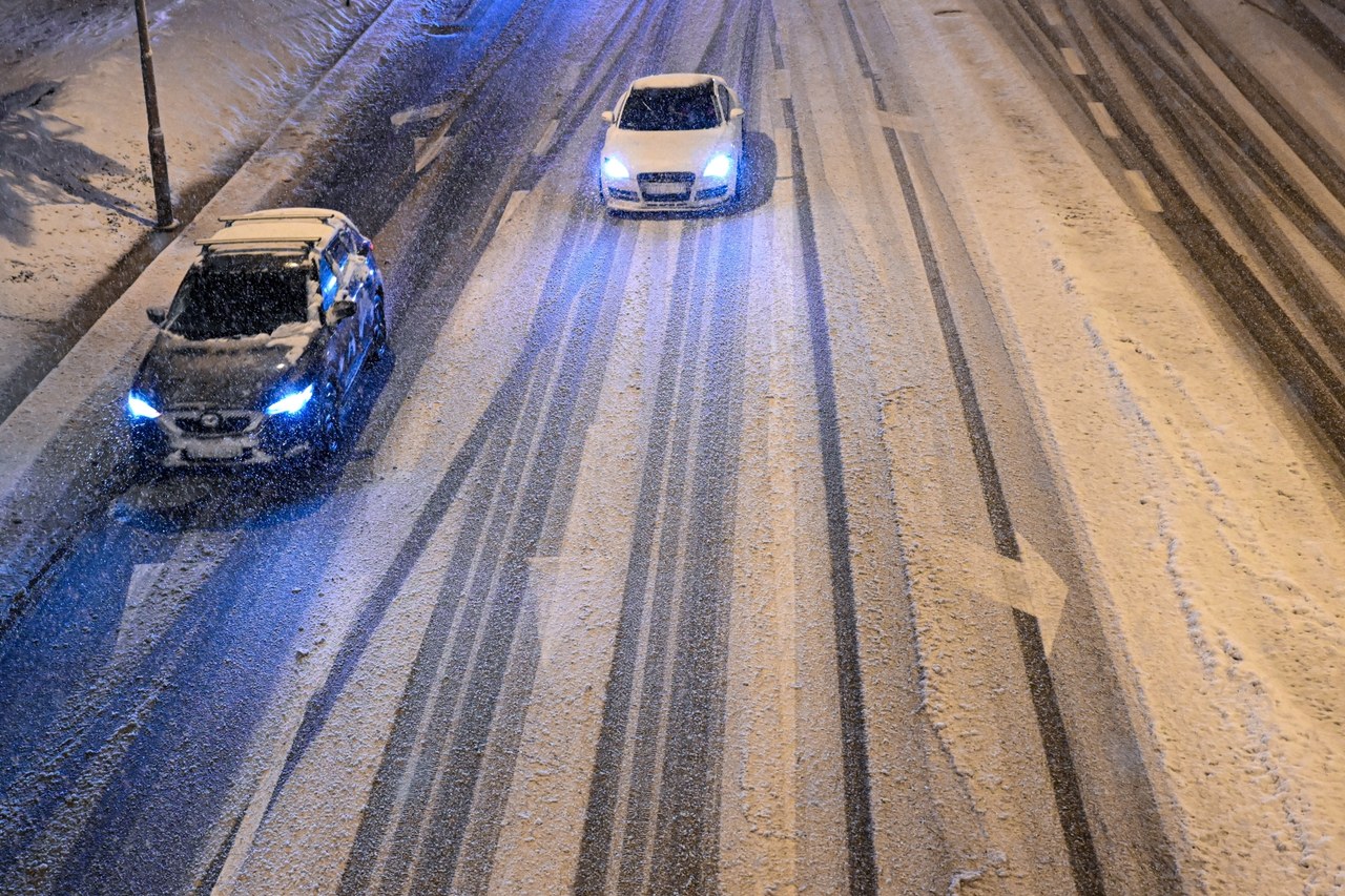 Atak zimy: Zamiecie śnieżne, ostrzeżenia przed paraliżem komunikacyjnym