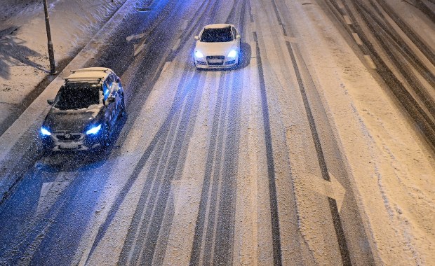 Atak zimy: Zamiecie śnieżne, ostrzeżenia przed paraliżem komunikacyjnym