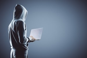 Ataki hakerskie w Polsce: skąd się biorą, czego dotyczą?